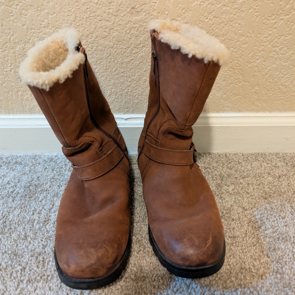 UGG Boots Size 10 🤎 Cozy Shearling • Great Deal!